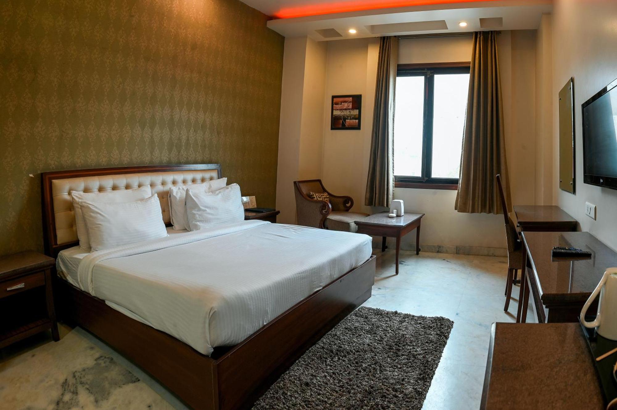 Hotel Leela Grande Karnāl Eksteriør bilde